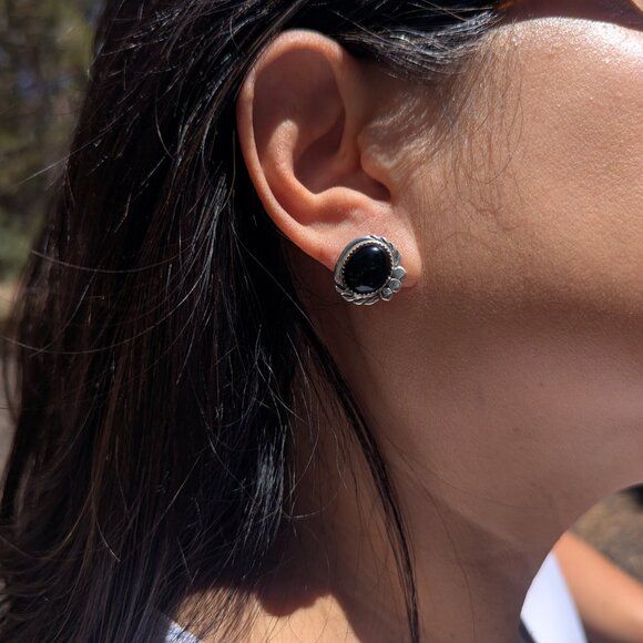 Handmade Navajo Round Onyx Black Stud Sterling Silver Earrings  Jewelry ** - Picture 3 of 10